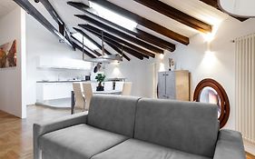 Attic Floor Venice Apartment